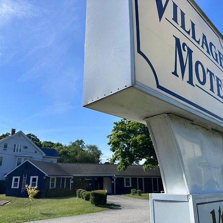 Village Motel Clinton Exterior foto