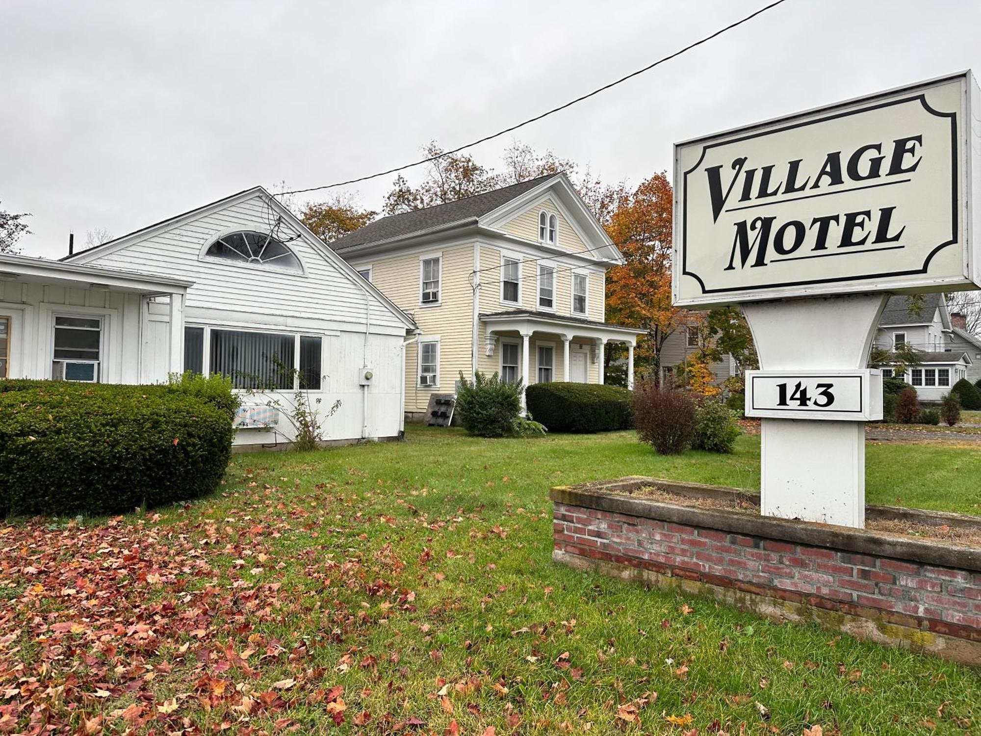 Village Motel Clinton Exterior foto